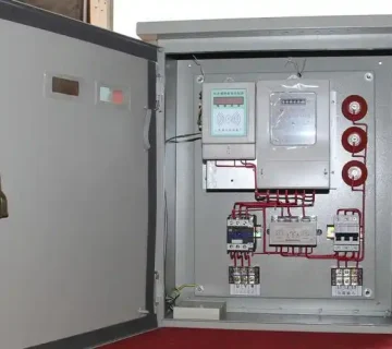 Portable electrical distribution box