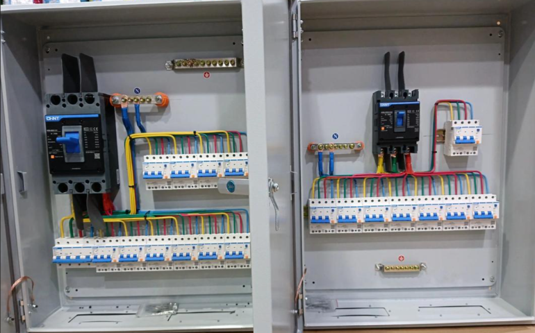 30 amp power distribution box