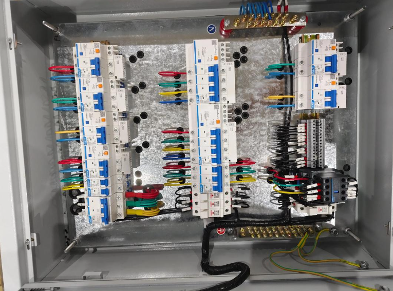 30 amp power distribution box